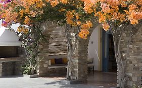 Kouros Village